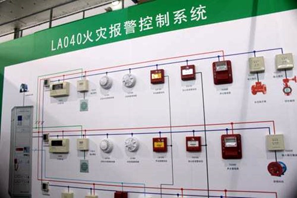 出現(xiàn)火警時(shí)，樓宇控制系統(tǒng)如何快速做出反應(yīng)？